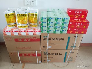 鸿景物流为一线员工购置防暑降温物品